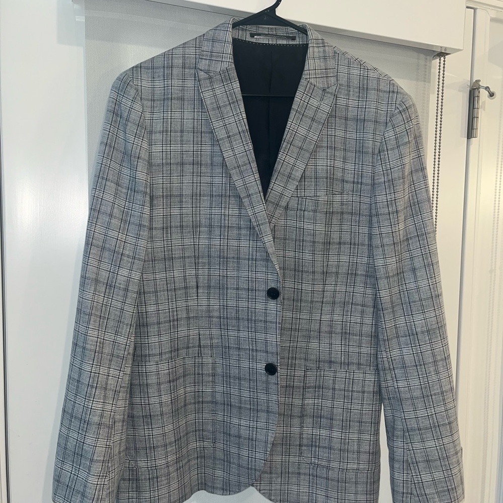 Stylish Men’s Black and Grey Patterned Blazer- H&M